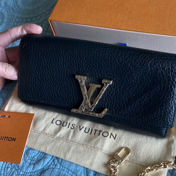 Louis Vuitton Handbags - Louis Vuitton Portefeuille Black Capucines Black Taurillon Leather Wallet